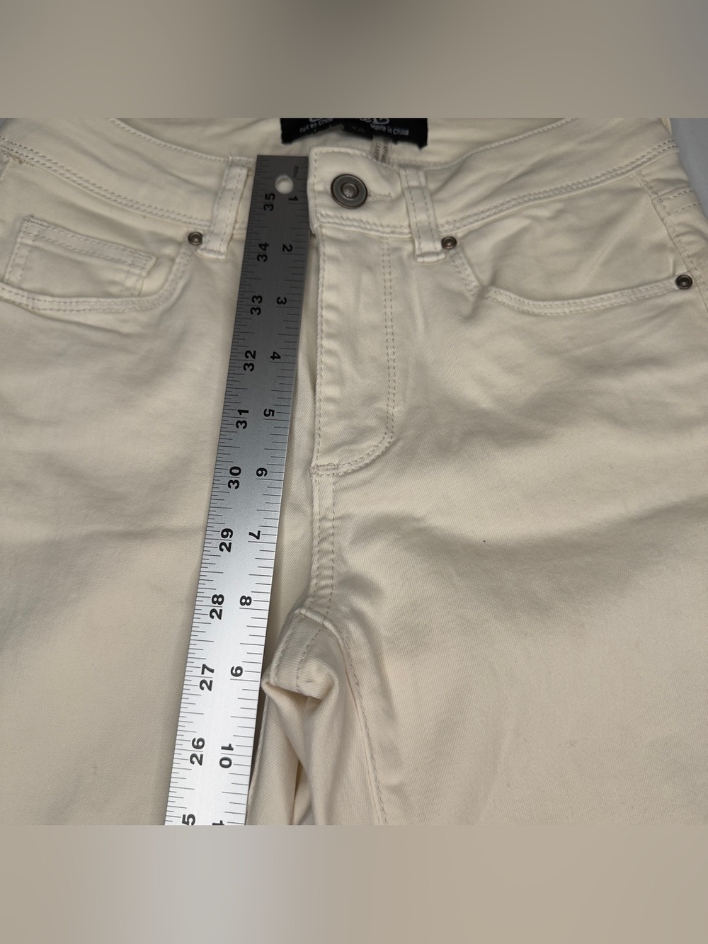 CHARLIE B Off White Ankle Frayed-Hem Jeans Size 0 - Picture 9 of 10